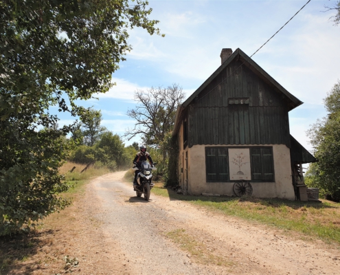 Genieten van de prachtige Franse sfeer - BERRT Allroad motorreis offroad Noord-Frankrijk