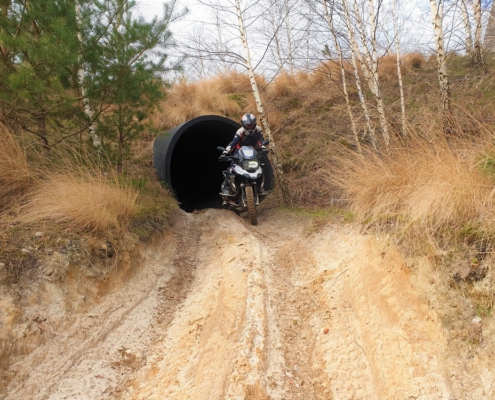 BERRT Meppen Intermediate Training motorrijden offroad in unieke tunnel