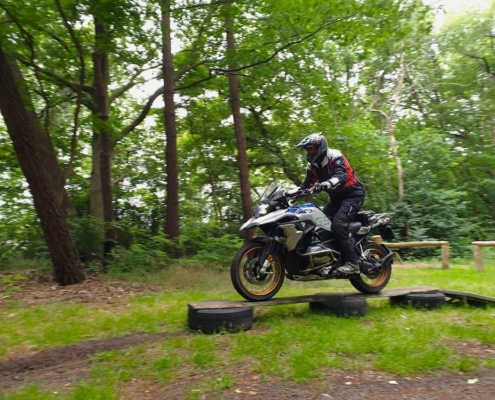 BERRT - BMW Motorrad GS Trophy Training offroad voor Allroad motorrijders - evenwichtsbalk